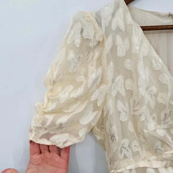 ASTR the Label Erina Ruched Short Puff Sleeve Mini Dress M Cream Lacy Bridal - Picture 4 of 8